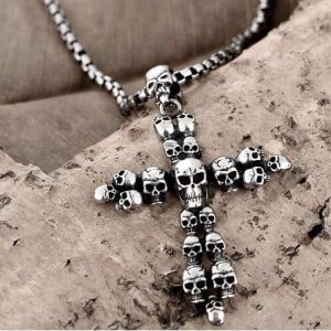 motorkářský přívěšek kříž s lebkami chirurgická ocel pro motorkáře punk rock skull