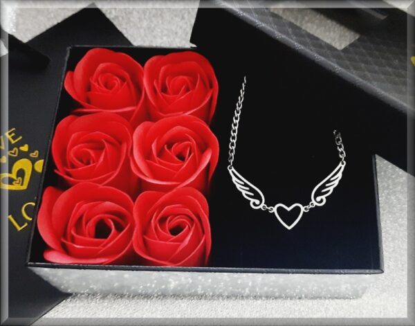 Valentýnská sada dámský náhrdelník řetízek křídla andělský náhrdelník srdce ocel srdce s mýdlovými růžemi dárkové balení valentýn