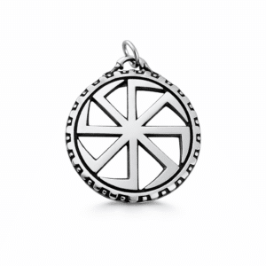 Přívěšek je inspirovaný symbolem kolovratu, který bývá spojován se sluncem, životní silou, ochranou a koloběhem života. Pro mnoho lidí představuje energii, obnovu, vnitřní sílu a vztah ke slovanské tradici.